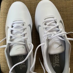 NWOT Women’s Nike Golf shoes